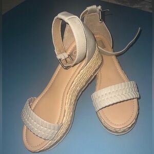 Dolce Vita Low Wedge Hamptons Summer Sandals 8 tan braided Strap Women’s
